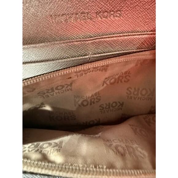 Michael Kors Metallic Silver Clutch Wallet*Jet Set Large Carryall Trifold* - Picture 9 of 14